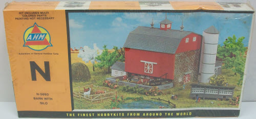 AHM 5893 N Scale Barn w/Silo Kit