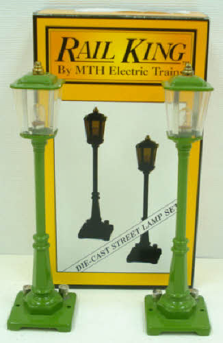 MTH 20-1026 O N. 56 Two Green Street Lamps