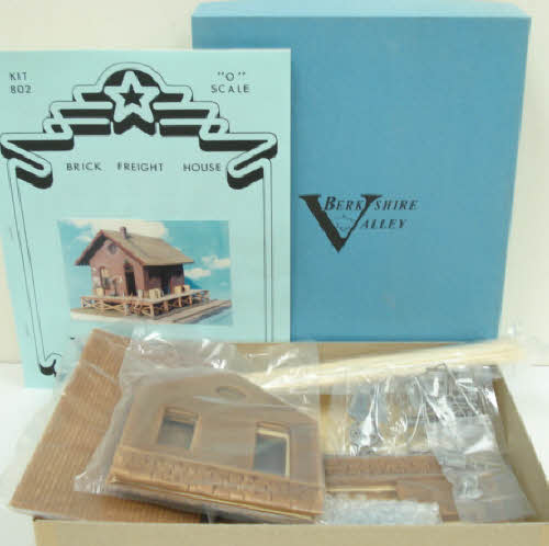 Berkshire Valley 802 O Gauge Brick Freight House Building Kit