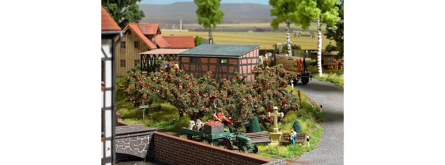 Busch 6620 HO Apple Orchard Harvest Scene with Details