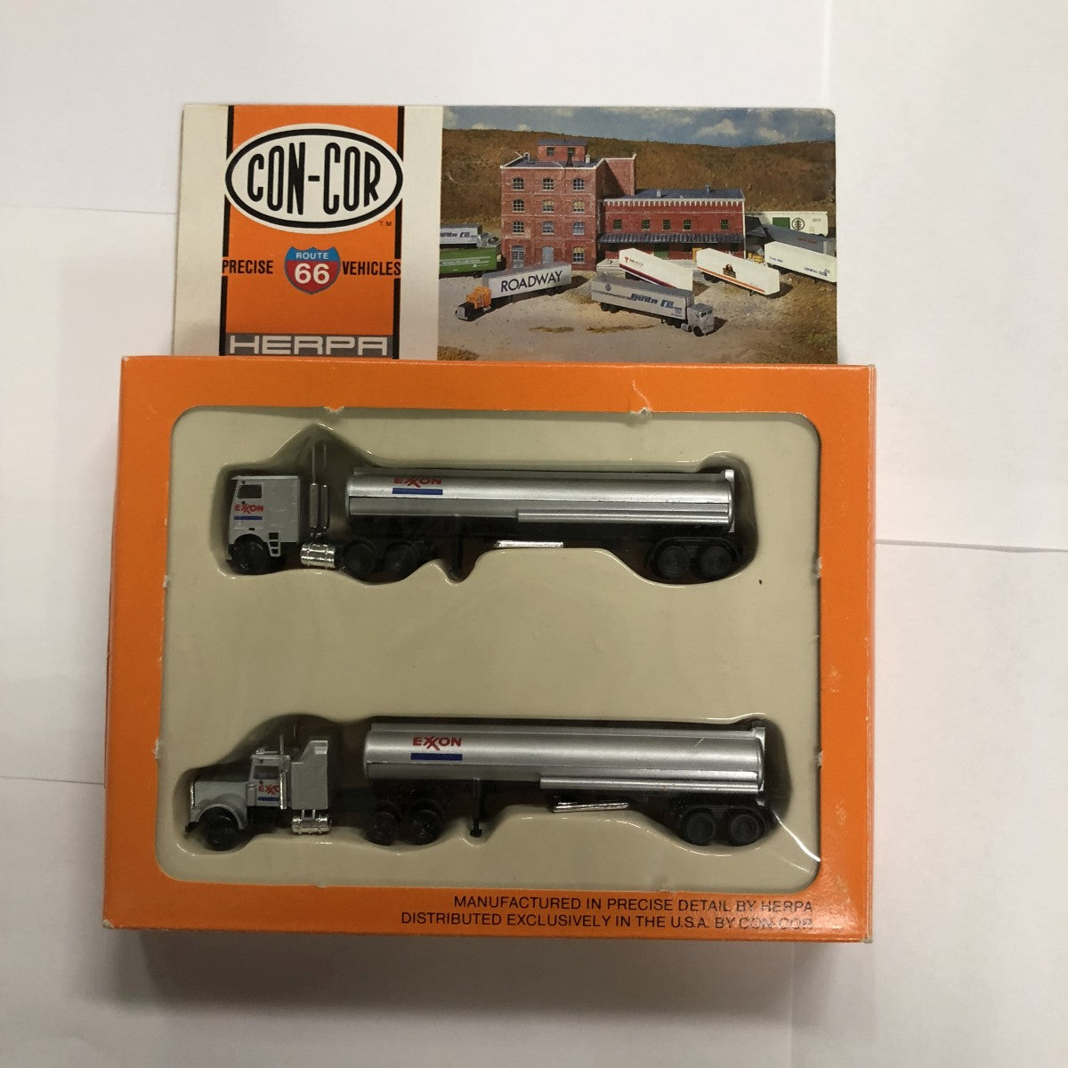 Con-Cor 0004-003026 N Exxon Oil Tractor W/Tank Trailer (Set of 2)
