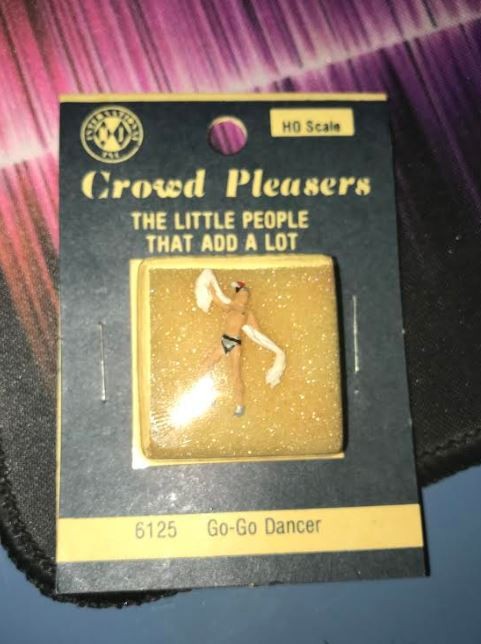 NJ International 6125 HO Go-Go Dancer