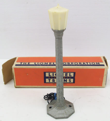 Lionel 71 Vintage O Diecast Lamp Post