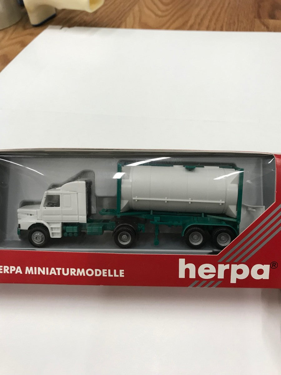 Herpa 181136 HO Scania 20’ Semi-Truck with Container