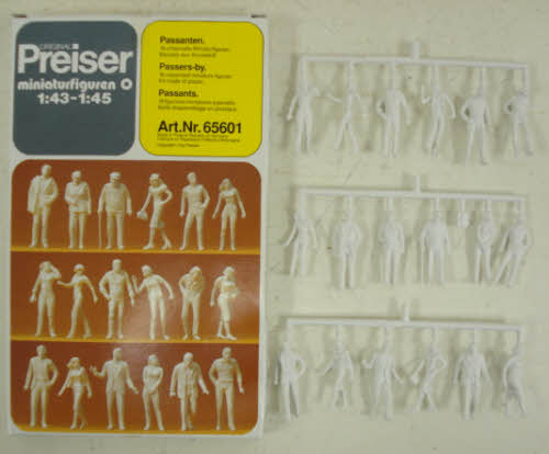 Preiser 65601 O Unpainted Passers-By Figures (Set of 18)