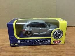 Motor Max 73601 1:64 Silver PT Cruiser Car