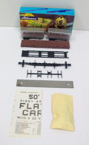 Athearn 1410 HO Southern Pacific 50' Flat with SP Vans