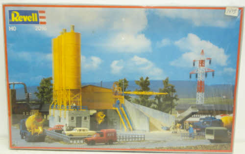 Revell 2016 HO Concrete Mixing Plant Building Kit
