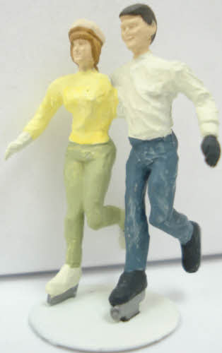 Arttista 1394 O Scale Couple Ice Skating Pewter Hand Painted Figures