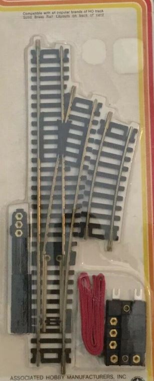 AHM 2701-33 HO No. 4 Remote Control Right Hand Switch Turnout