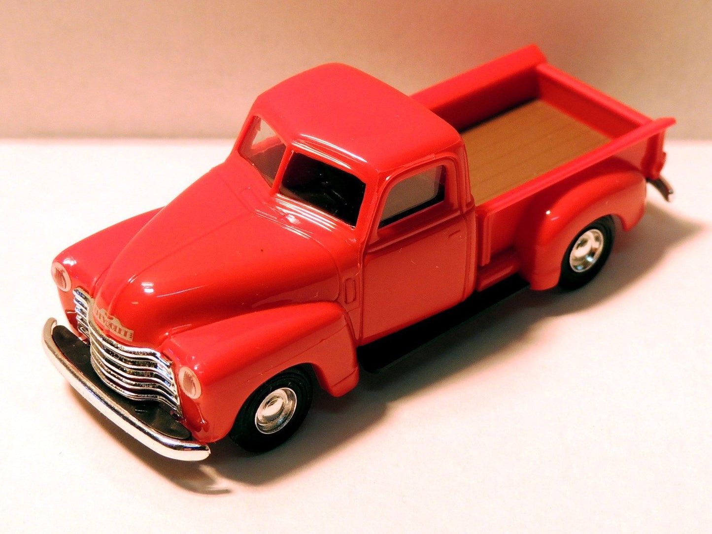 Busch 48281 HO Scale Red Chevrolet Pick-up