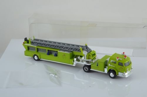 Praline 6003 HO Green Fire Truck W/Extension Ladder Ladder Company 21