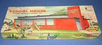 Aurora 654-1.29 HO School House Building Kit