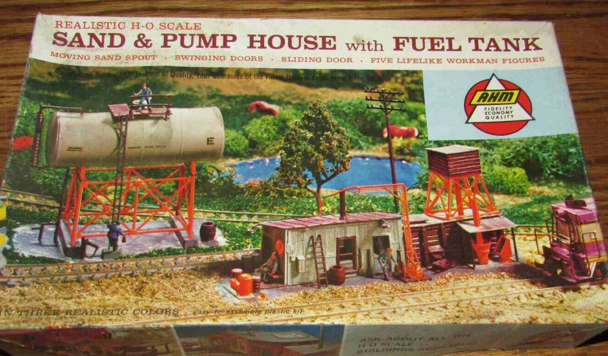 AHM 5853-398 HO Sand & Pump House with Fuel Tank Building Kit