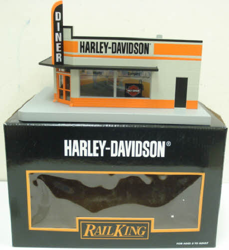 MTH 30-90266 O Assembled Harley Davidson Corner Store – Trainz