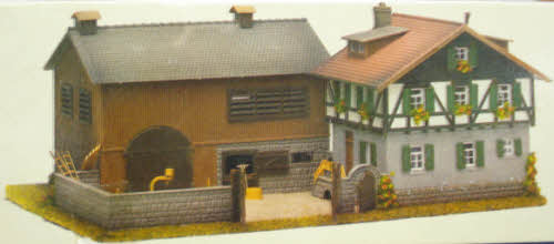 Pola 810 HO Farm Plastic Building Kit