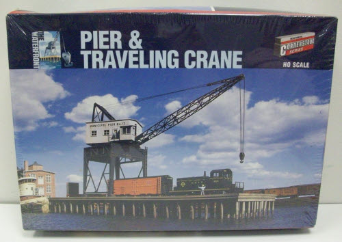 Walthers 933-3067 HO Pier & Traveling Crane Construction Vehicle Kit –  Trainz