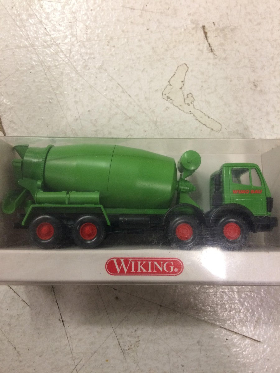 Wiking 681 1:87 HO 4-Axle Cement Truck (Colors May Vary)