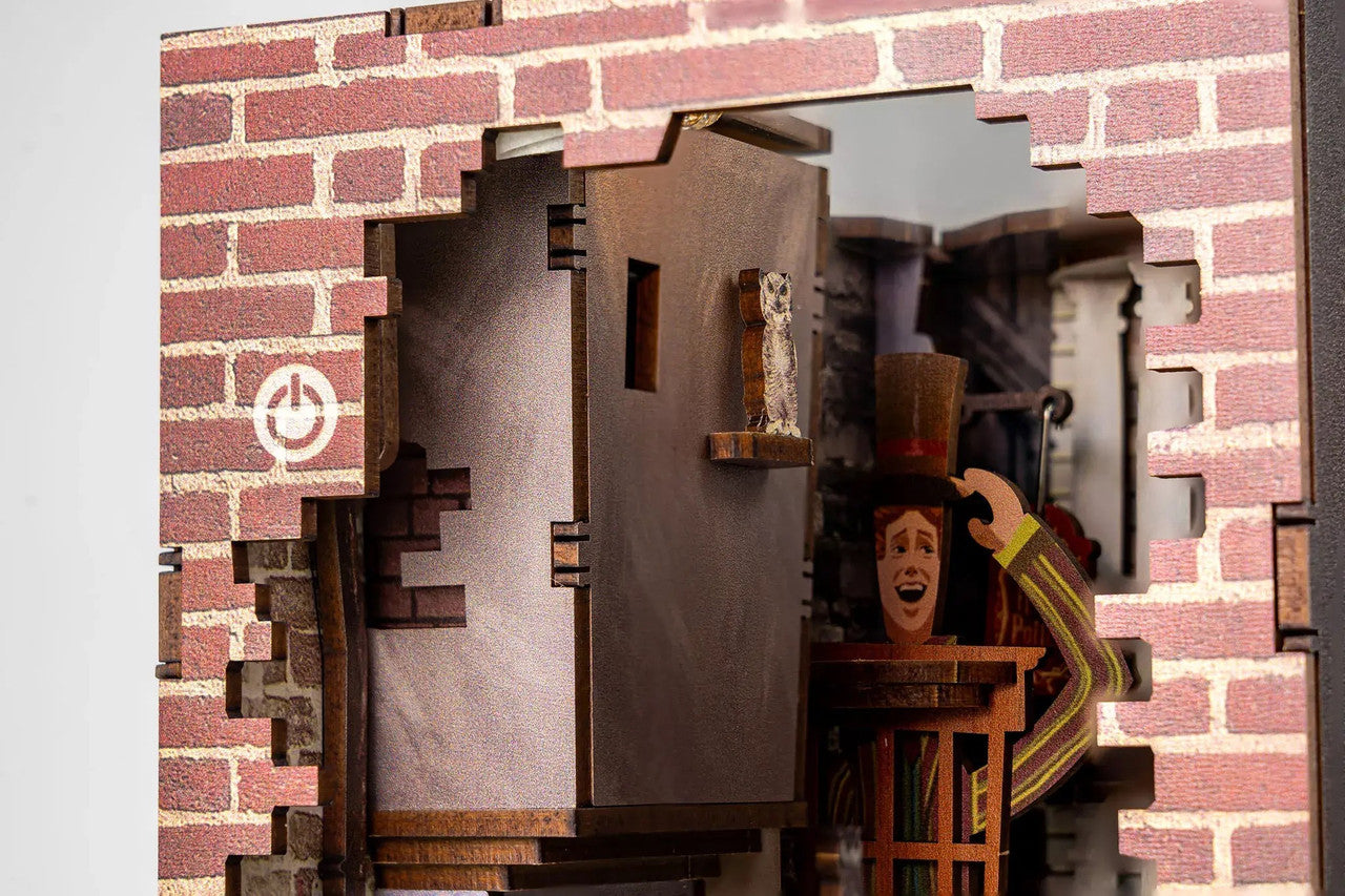 Revell 005309096 Tiny Adventures Book Nooks: Harry Potter - Diagon Alley