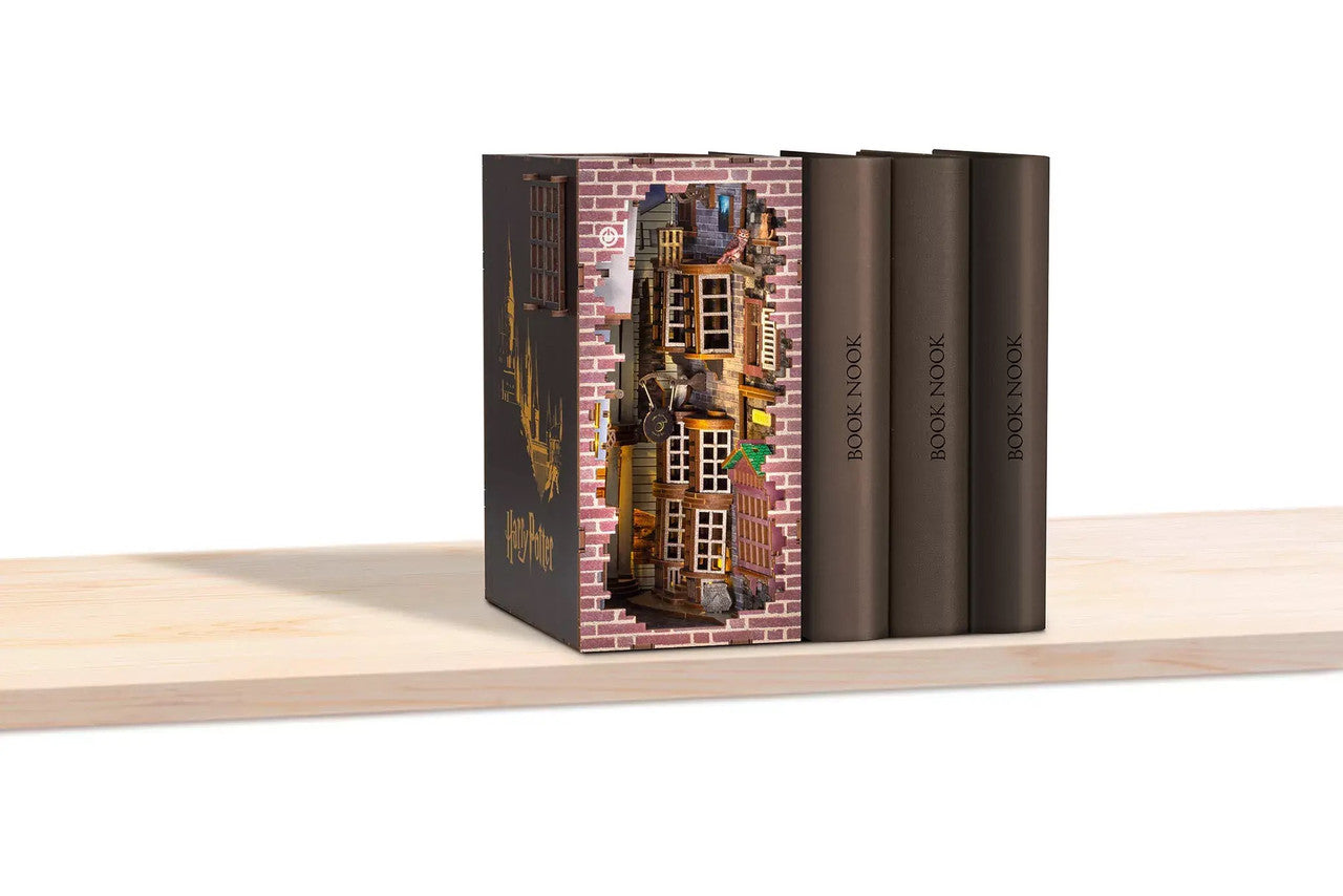 Revell 005309096 Tiny Adventures Book Nooks: Harry Potter - Diagon Alley
