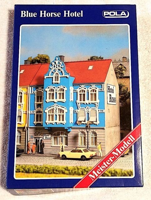 Pola 11185 HO Scale Blue Horse Hotel Plastic Model Building Kit
