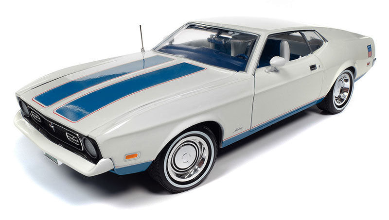 American Muscle 1286 1:18 Class of 1972 - 1972 Ford Mustang Fastback White Car