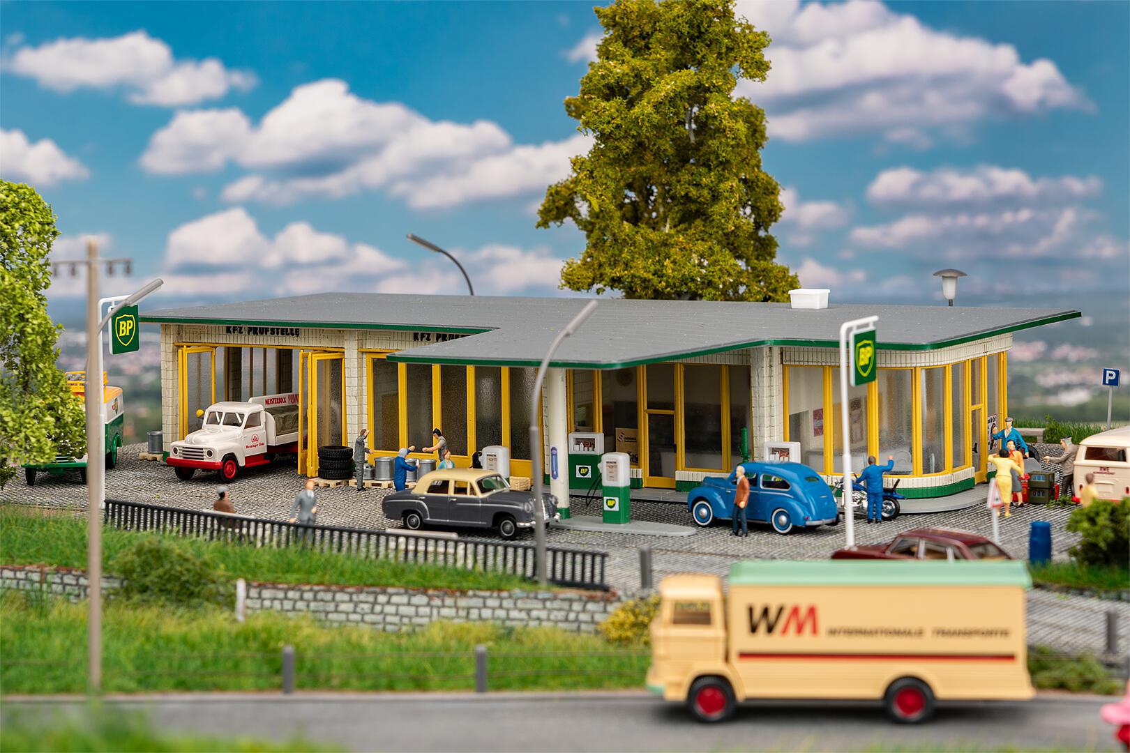 Faller 130592 HO BP Large Filling Station Building Kit