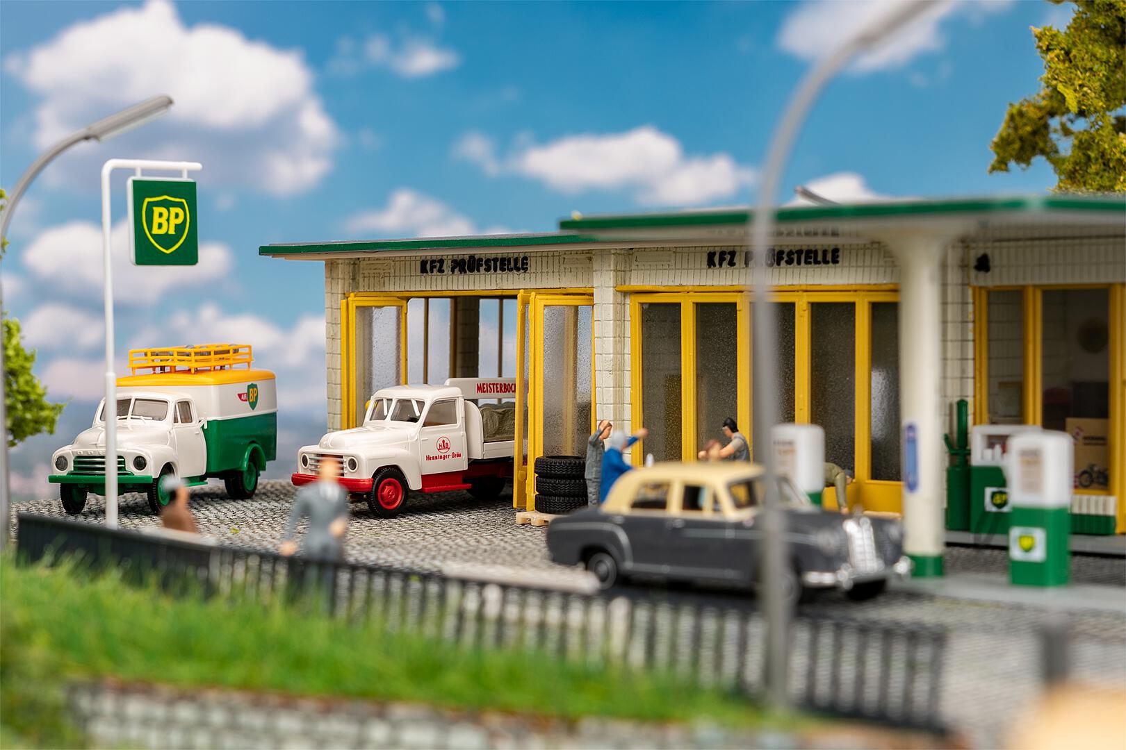 Faller 130592 HO BP Large Filling Station Building Kit