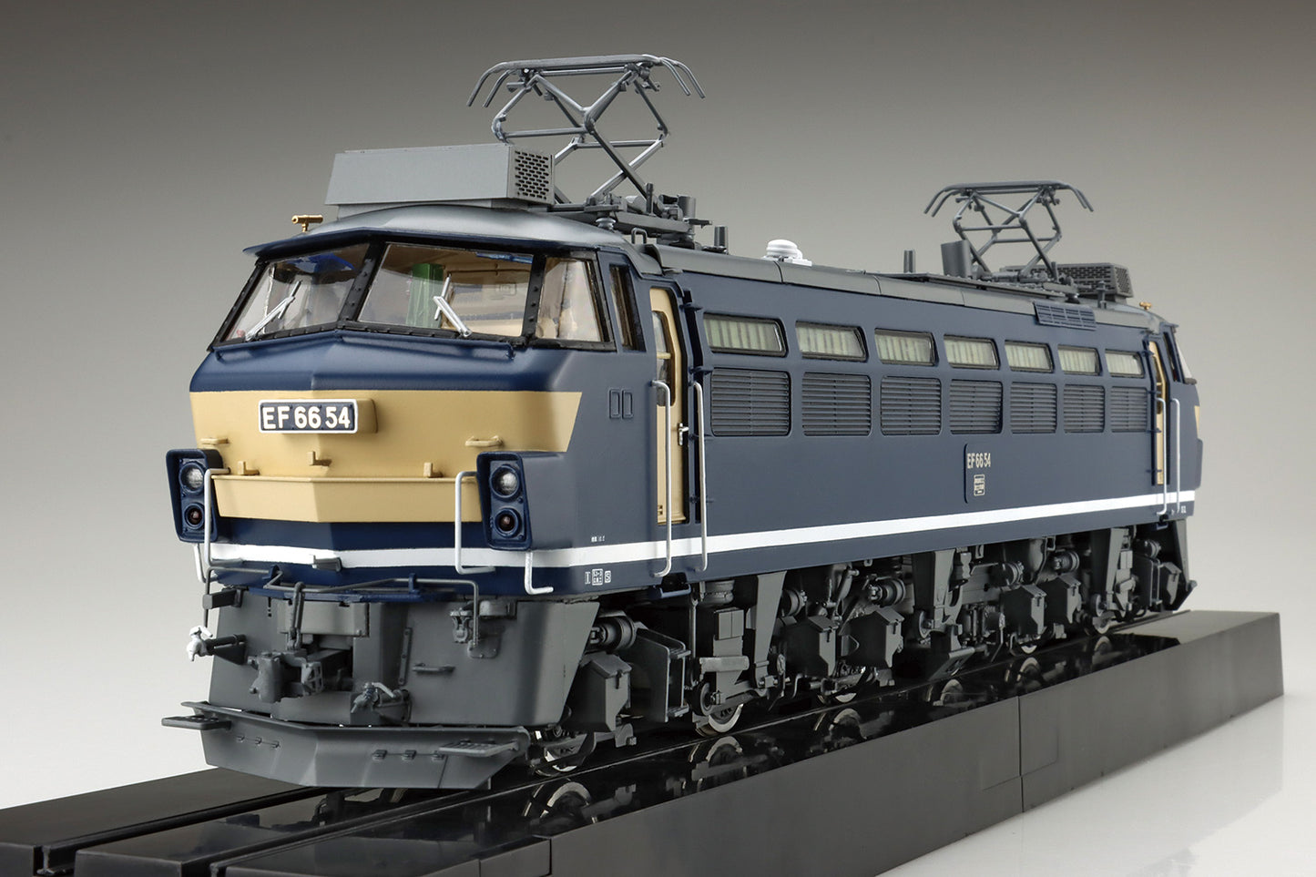Aoshima Models 061831 1:45 JRF EF66 Electric Locomotive Plastic Model Kit