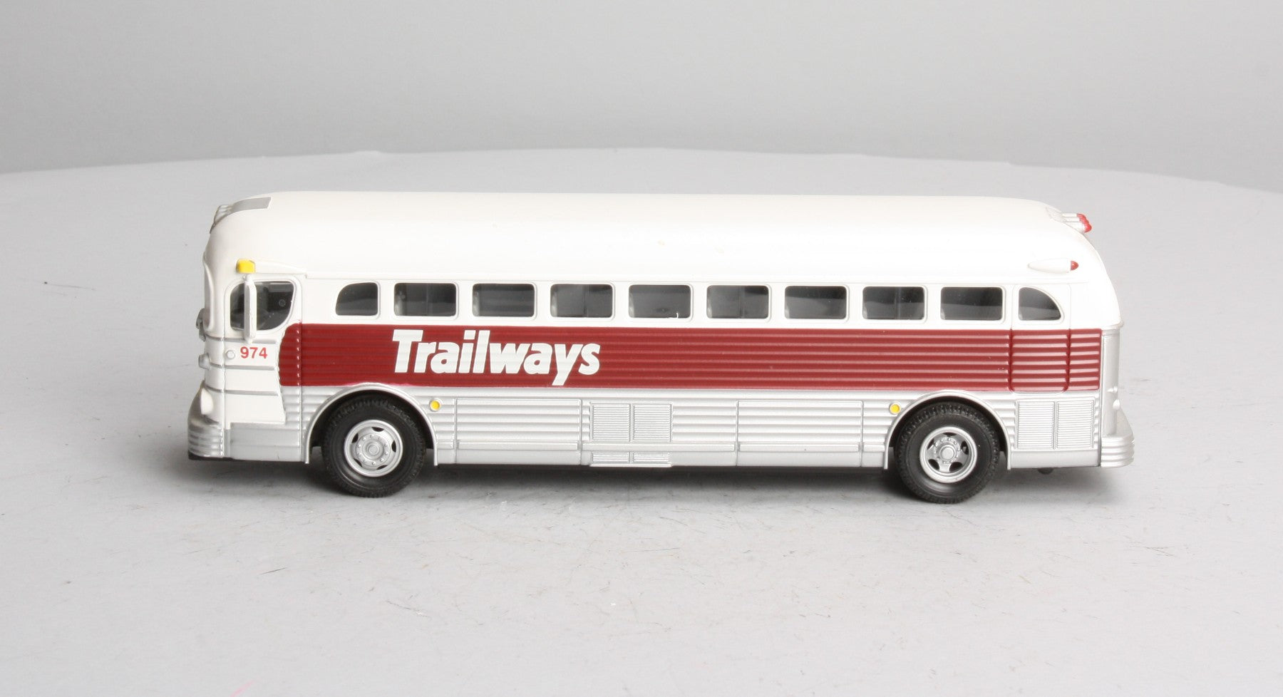 MTH 30-50011 1:48 Scale RailKing Trailways Lines Die-Cast Bus # 974