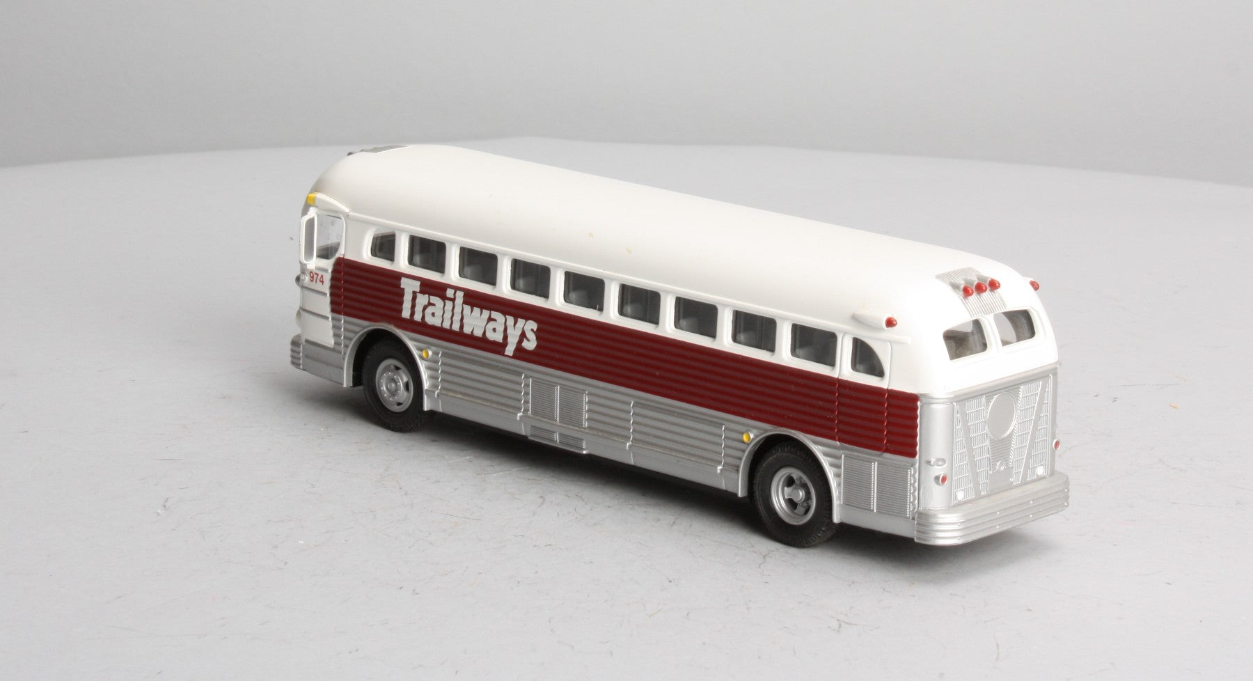 MTH 30-50011 1:48 Scale RailKing Trailways Lines Die-Cast Bus # 974