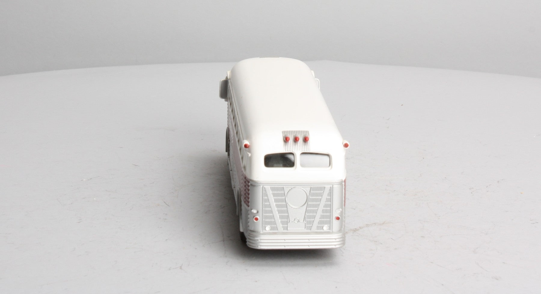 MTH 30-50011 1:48 Scale RailKing Trailways Lines Die-Cast Bus # 974