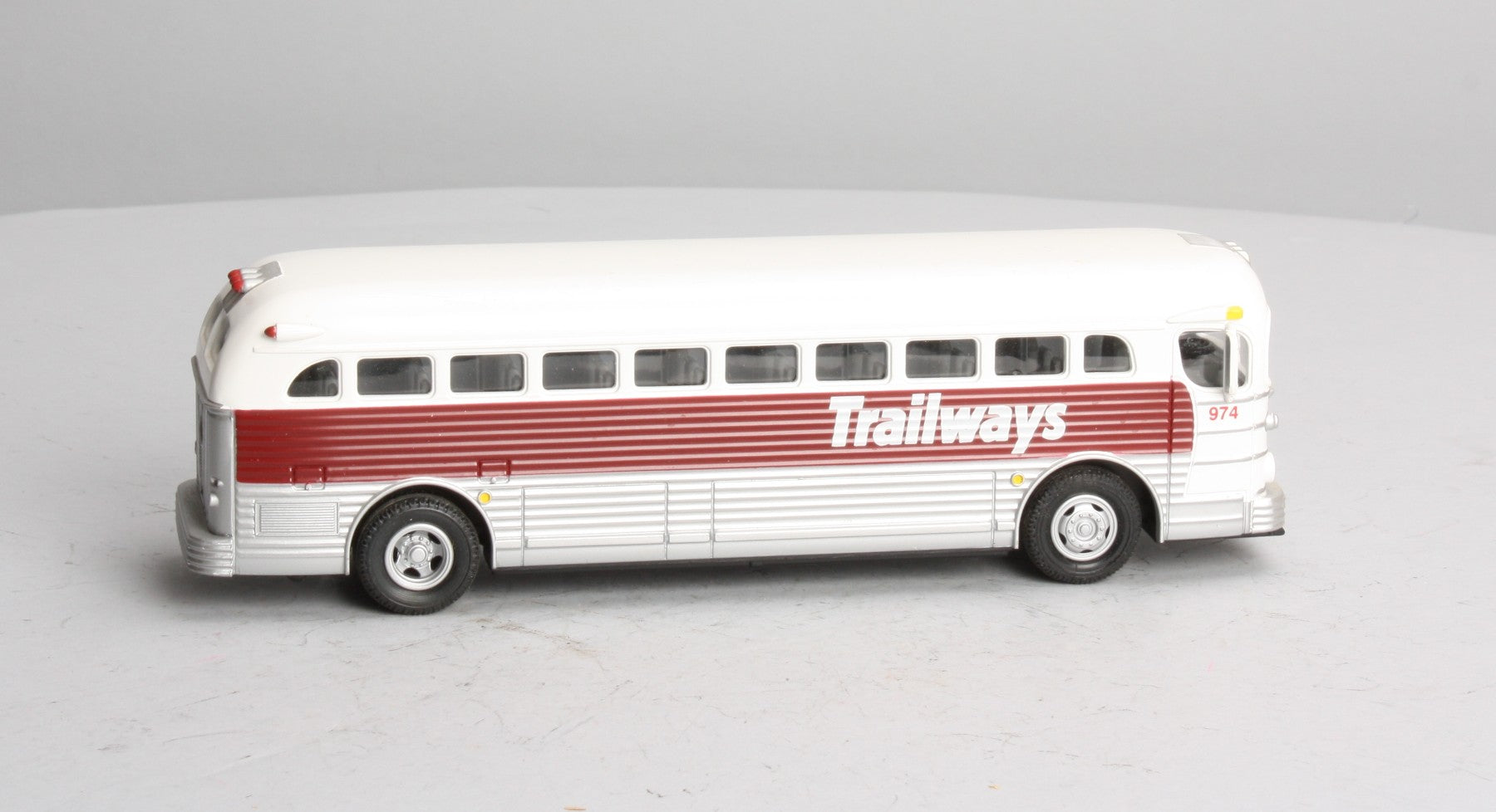 MTH 30-50011 1:48 Scale RailKing Trailways Lines Die-Cast Bus # 974