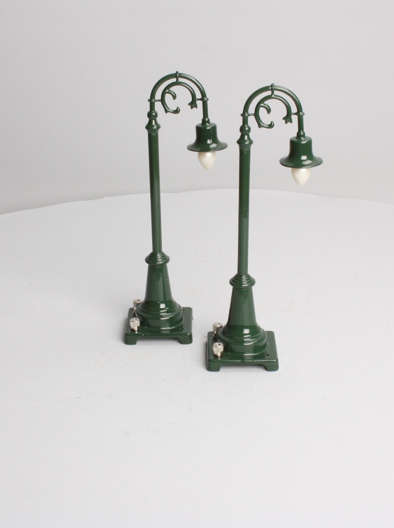 MTH 20-1031 O #59 Green Street Lamp Set (Pack of 2) LN/Box