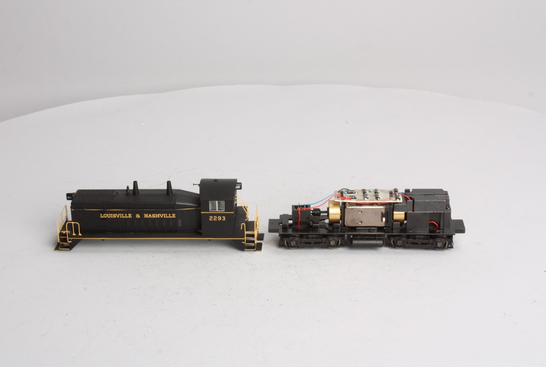 Proto 2000 8836 HO Scale L&N SW9/1200 Diesel Locomotive LN/Box
