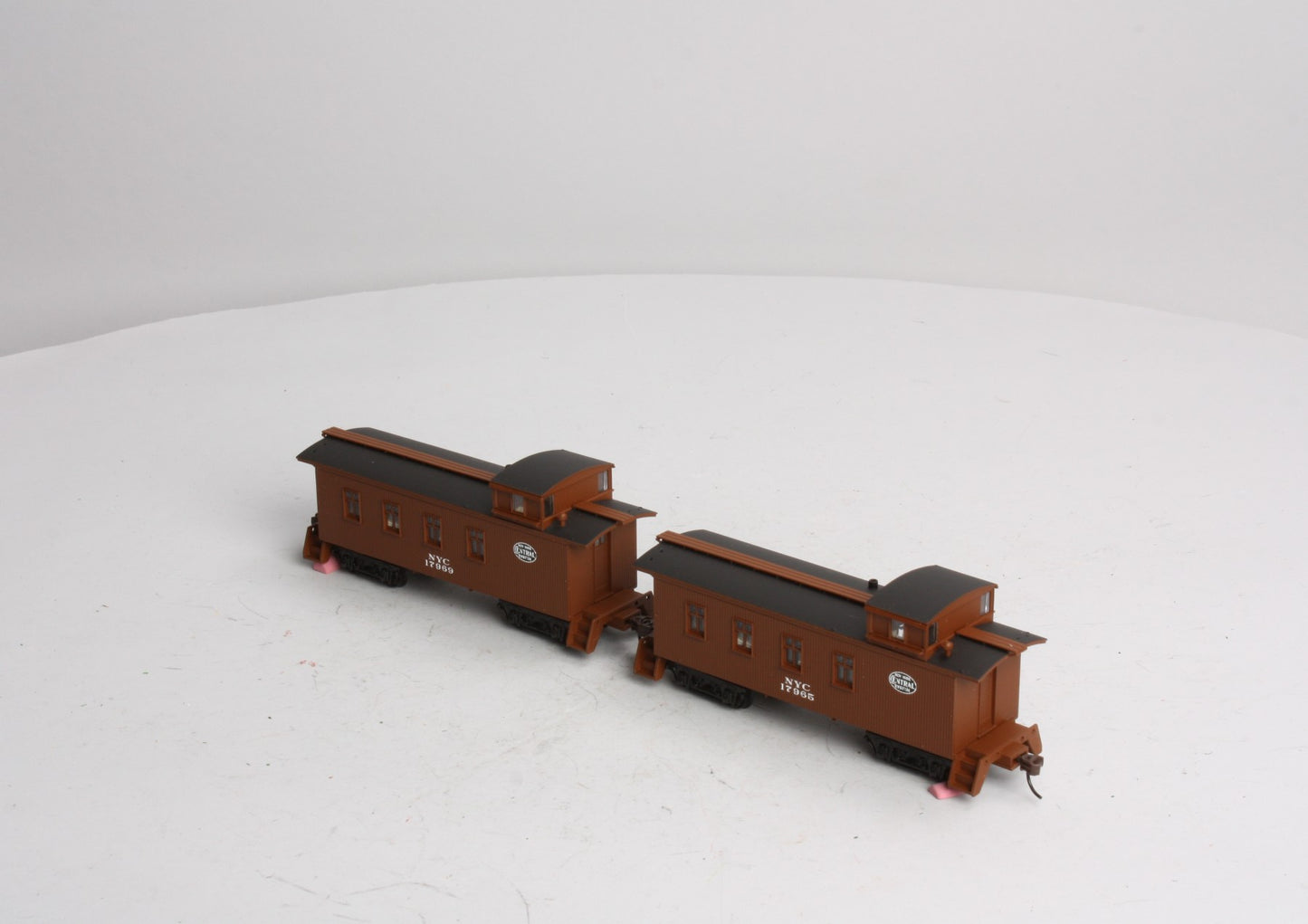 Walthers 932-27566 HO Scale New York Central 30' 4-Window Caboose 2-Pack