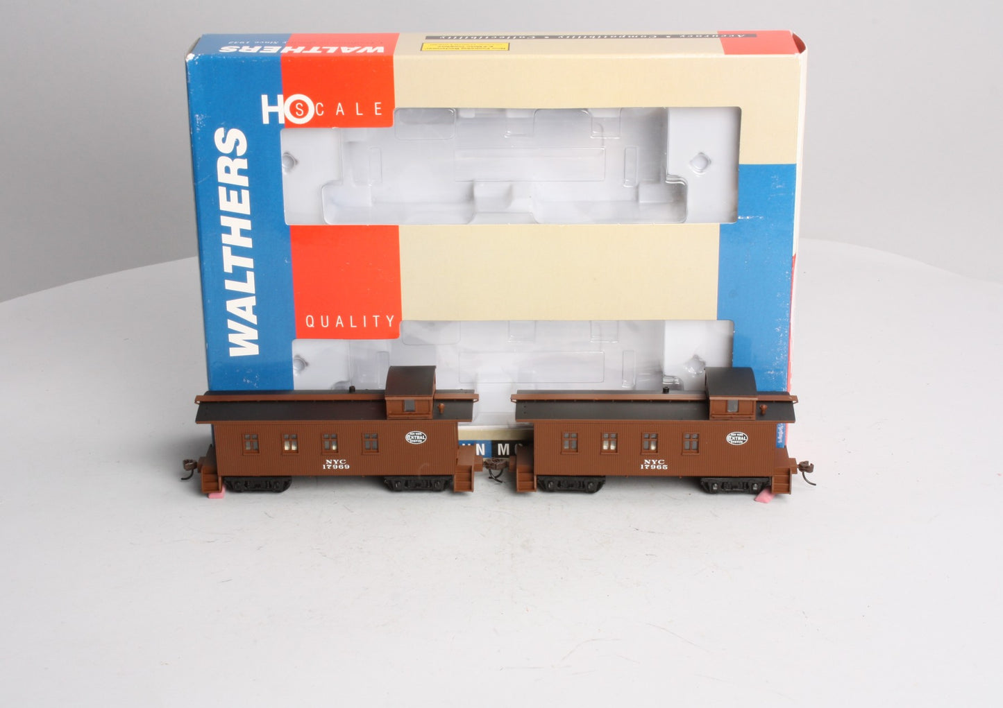 Walthers 932-27566 HO Scale New York Central 30' 4-Window Caboose 2-Pack