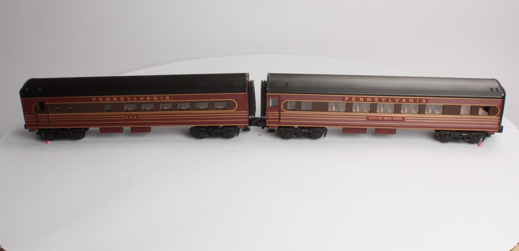 Lionel 6-39092 O27 Pennsylvania Railroad Streamline Passenger Cars (Set of 2) LN/Box