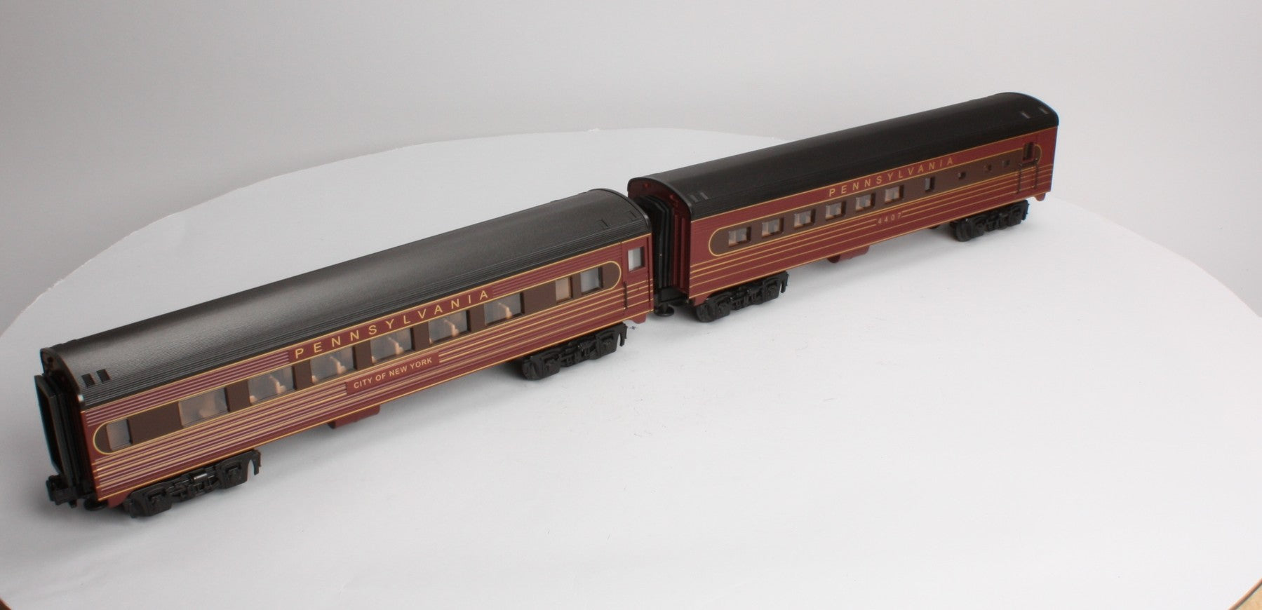Lionel 6-39092 O27 Pennsylvania Railroad Streamline Passenger Cars (Set of 2) LN/Box