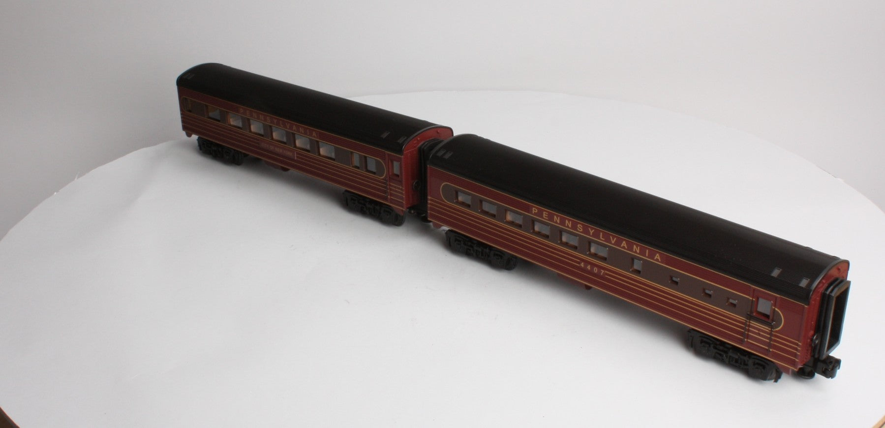 Lionel 6-39092 O27 Pennsylvania Railroad Streamline Passenger Cars (Set of 2) LN/Box