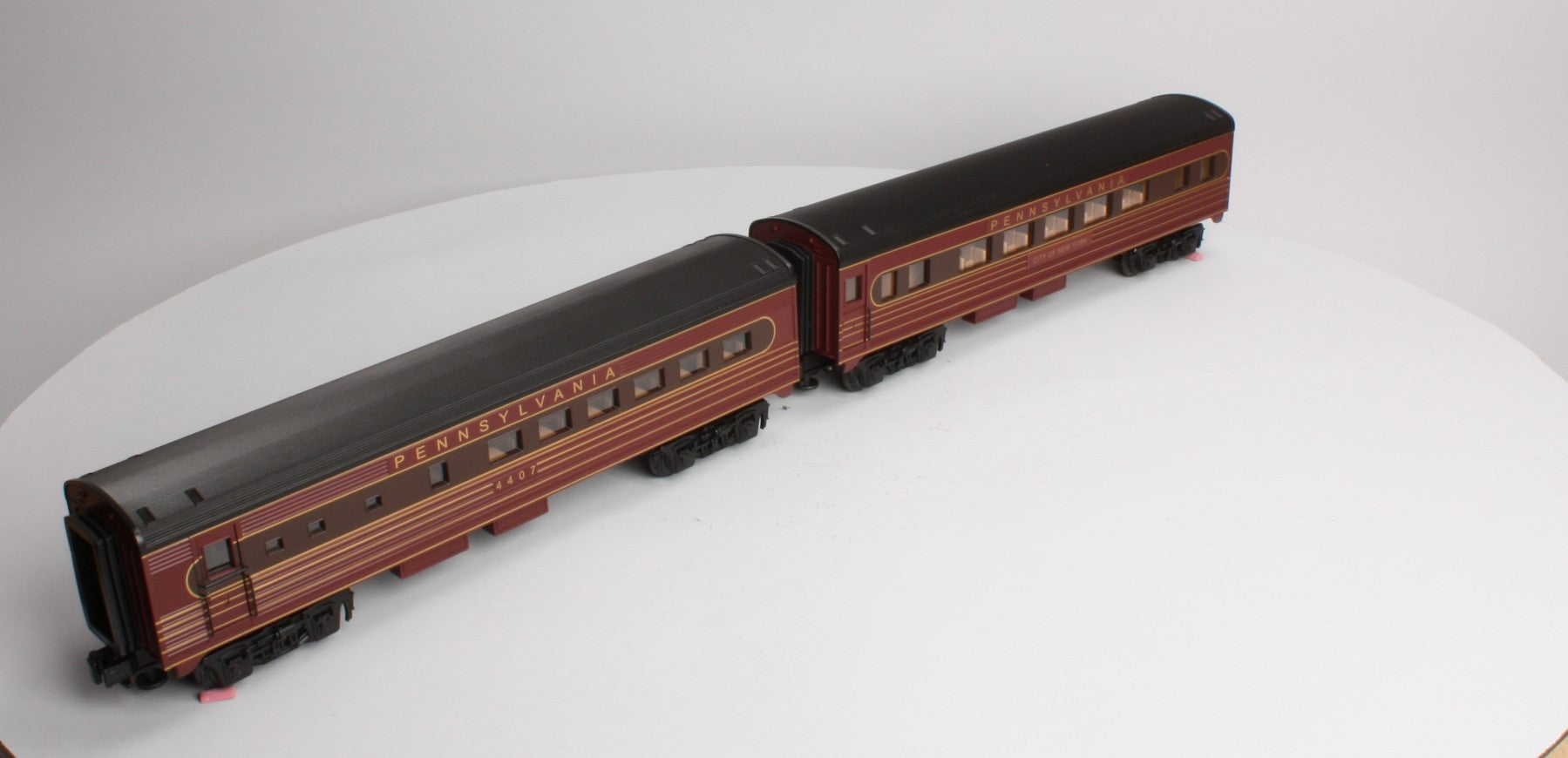 Lionel 6-39092 O27 Pennsylvania Railroad Streamline Passenger Cars (Set of 2) LN/Box