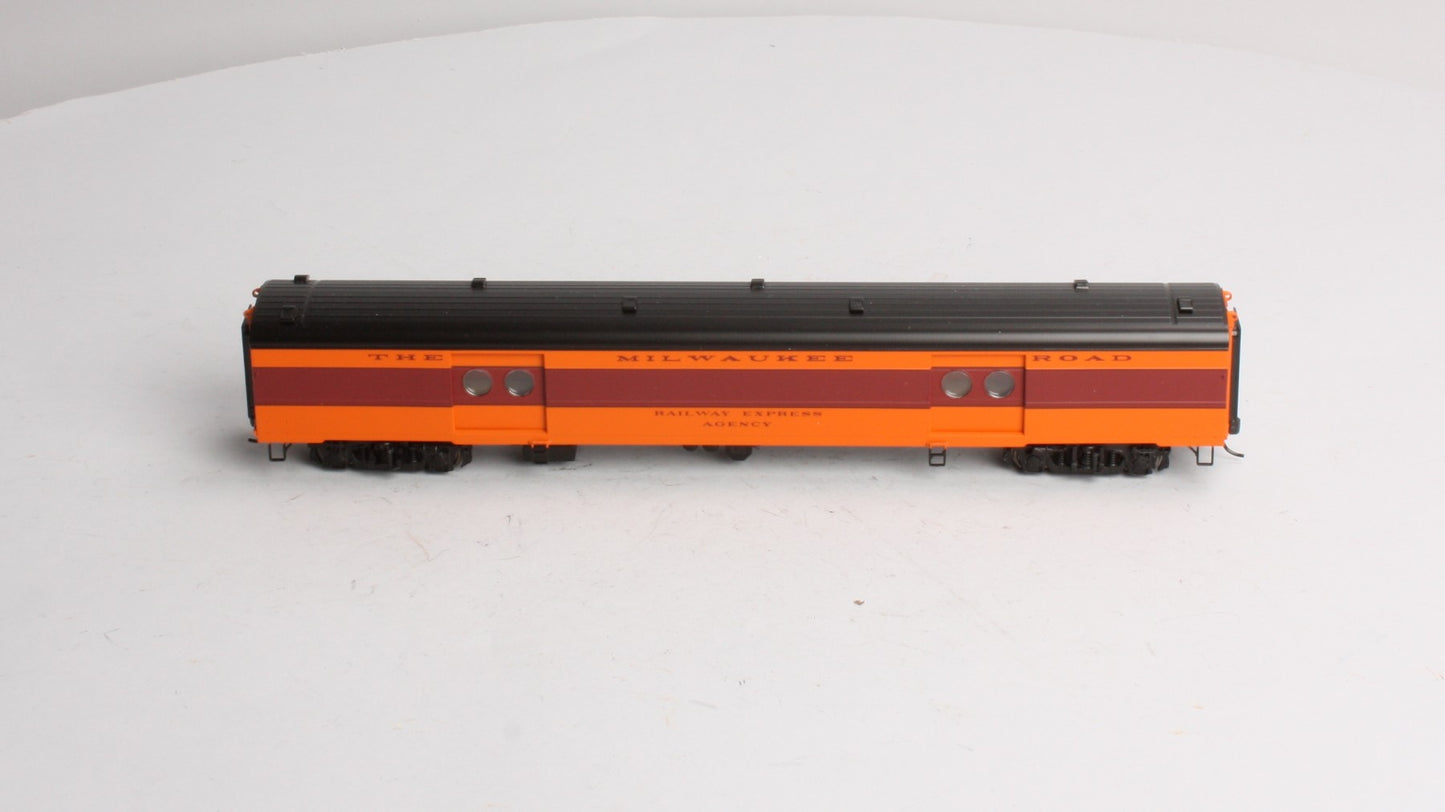 Walthers 932-9209 HO Milkwaukee Road 1955 Twin Cities Hiawatha REA Baggage Car LN/Box