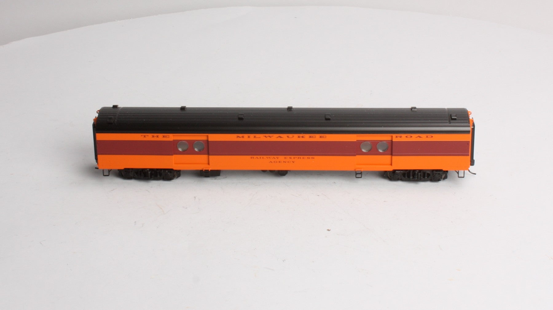 Walthers 932-9209 HO Milkwaukee Road 1955 Twin Cities Hiawatha REA Baggage Car LN/Box