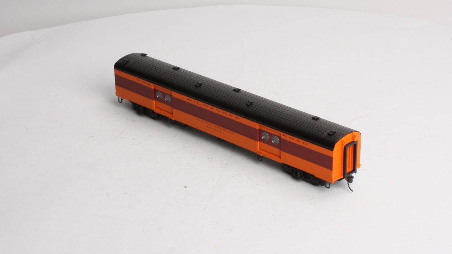 Walthers 932-9209 HO Milkwaukee Road 1955 Twin Cities Hiawatha REA Baggage Car LN/Box