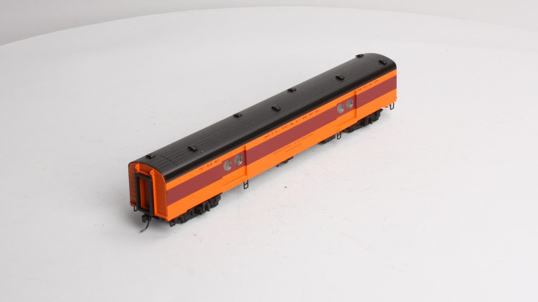 Walthers 932-9209 HO Milkwaukee Road 1955 Twin Cities Hiawatha REA Baggage Car LN/Box