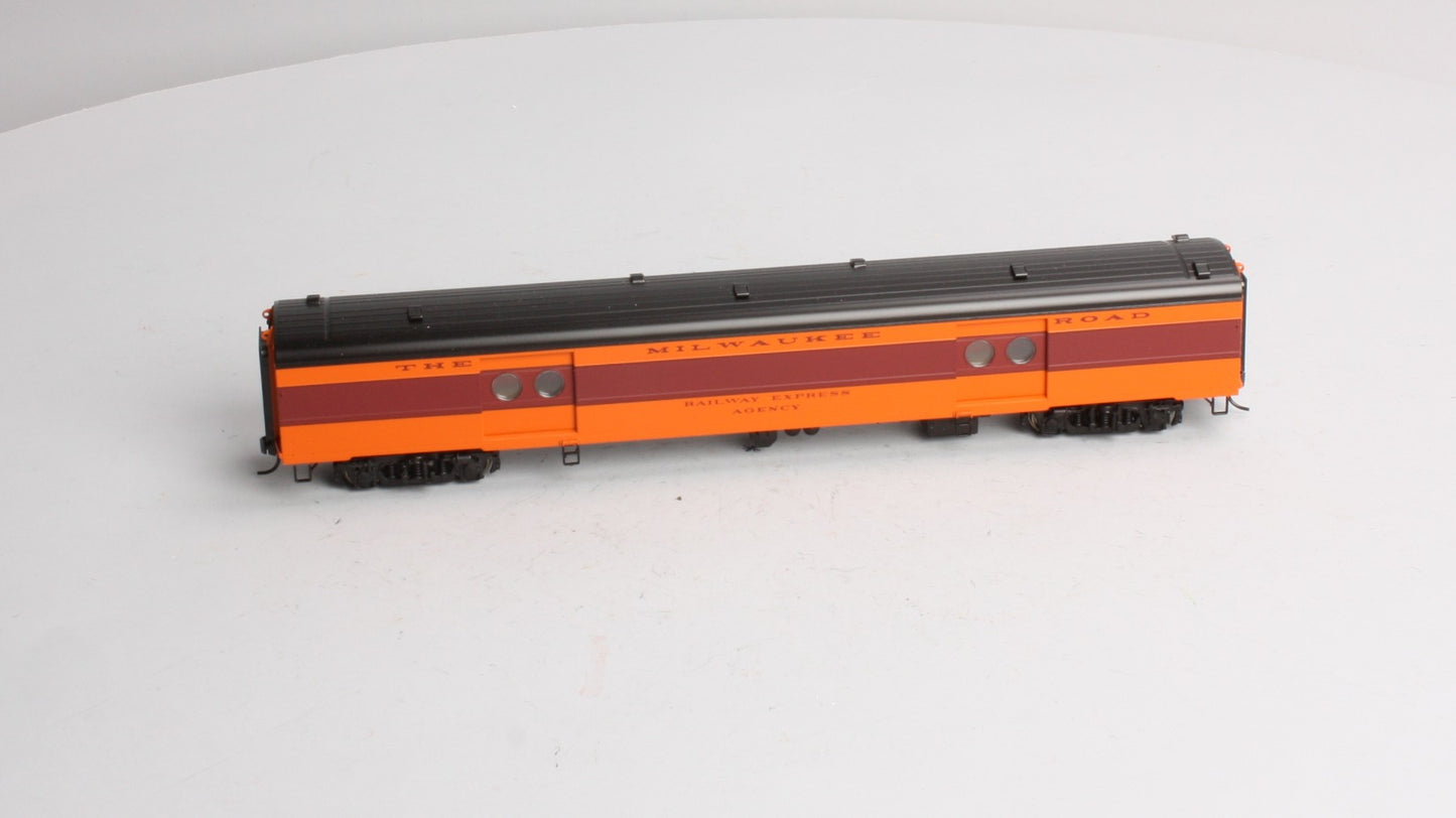 Walthers 932-9209 HO Milkwaukee Road 1955 Twin Cities Hiawatha REA Baggage Car LN/Box