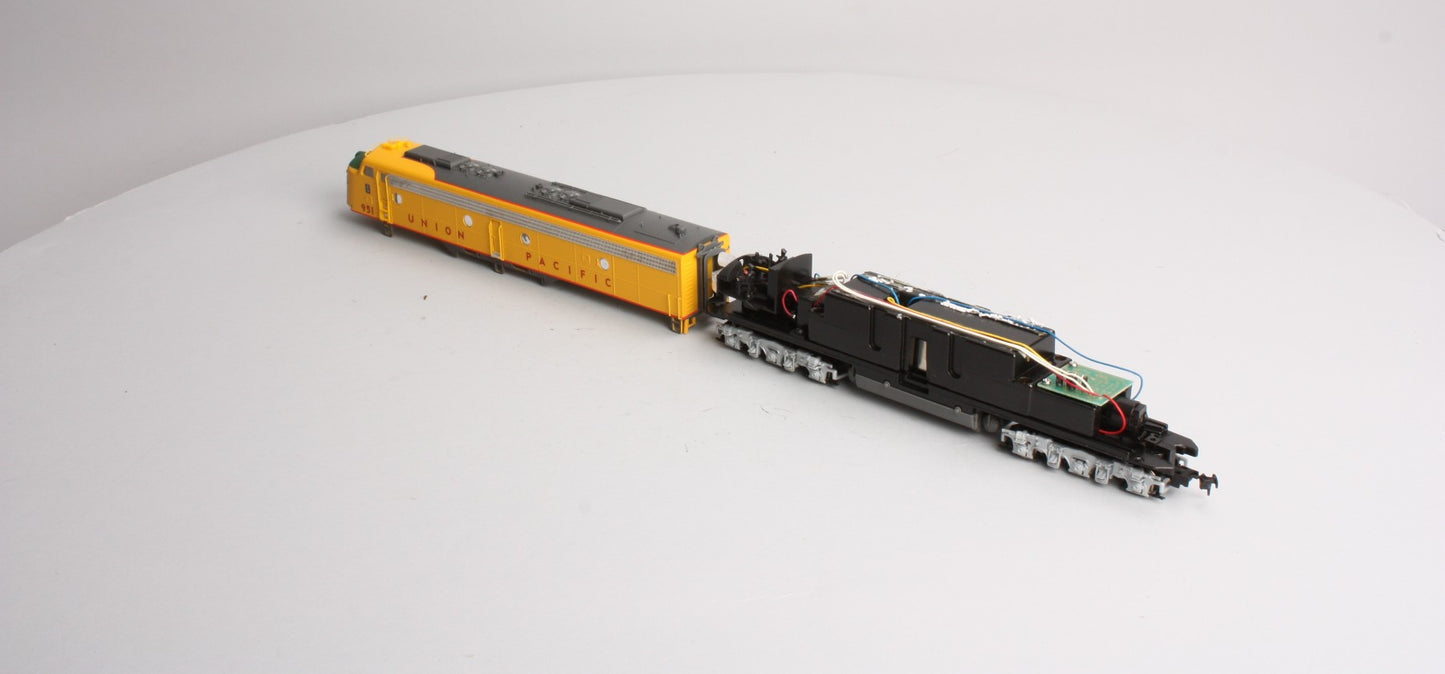 Proto 2000 8037 HO Scale Union Pacific E8/9 Diesel Locomotive #951 LN/Box