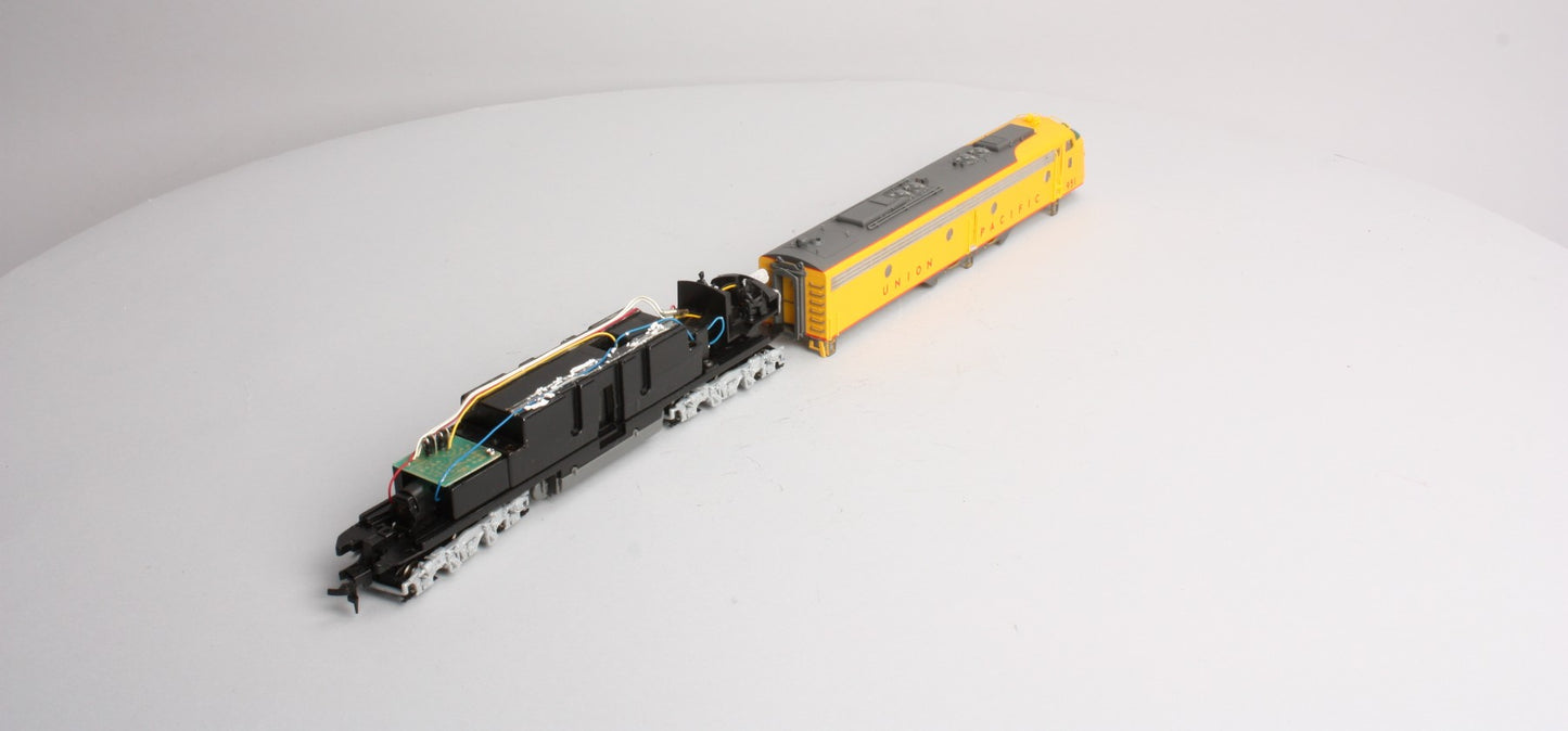 Proto 2000 8037 HO Scale Union Pacific E8/9 Diesel Locomotive #951 LN/Box