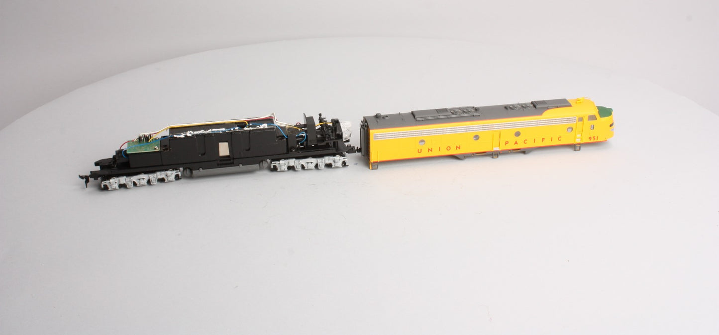 Proto 2000 8037 HO Scale Union Pacific E8/9 Diesel Locomotive #951 LN/Box