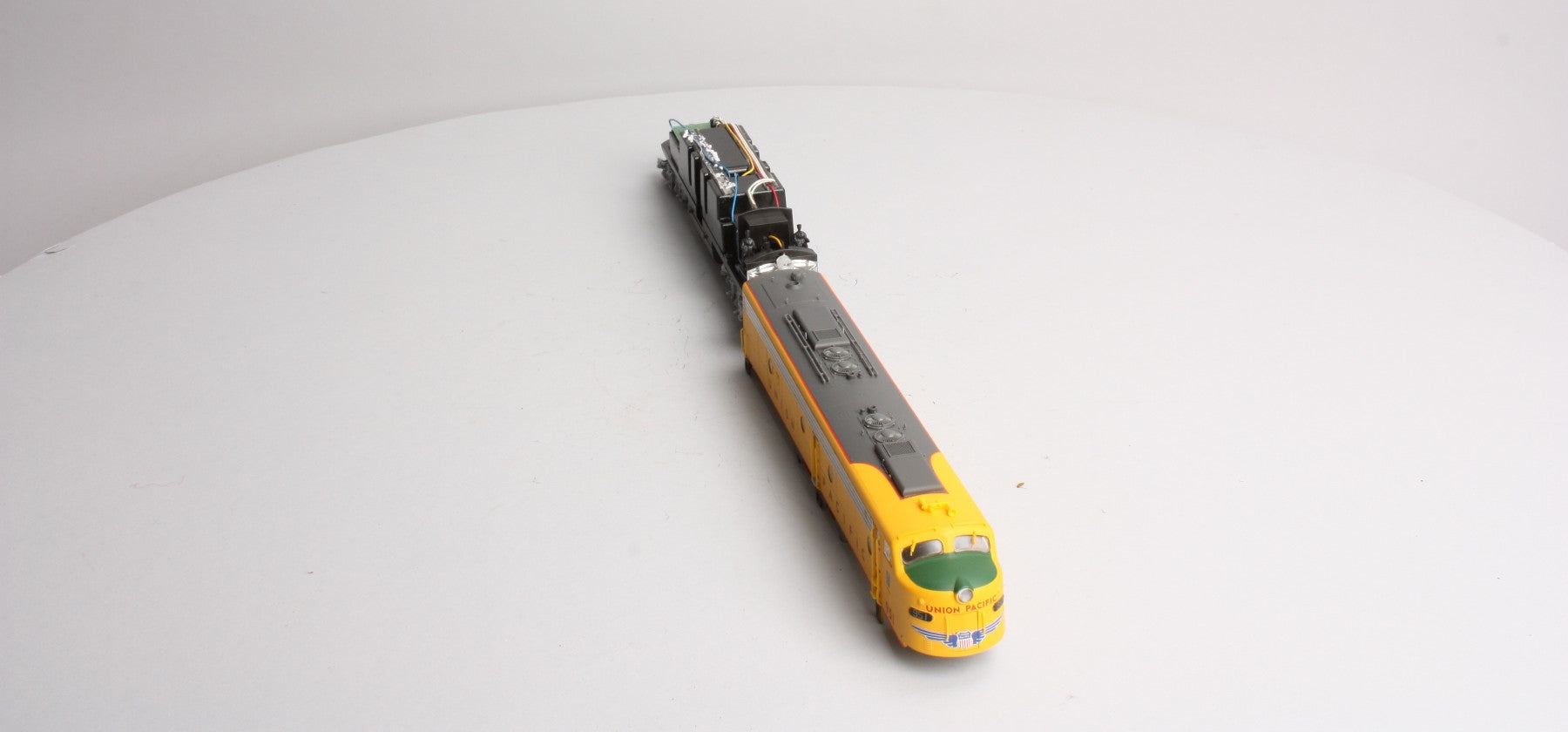 Proto 2000 8037 HO Scale Union Pacific E8/9 Diesel Locomotive #951 LN/Box